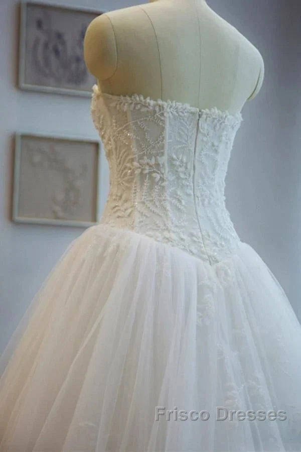 Noble Strapless Lace Decal Sheer Off Shoulder And Floor Length Floor Mopping Wedding Dress