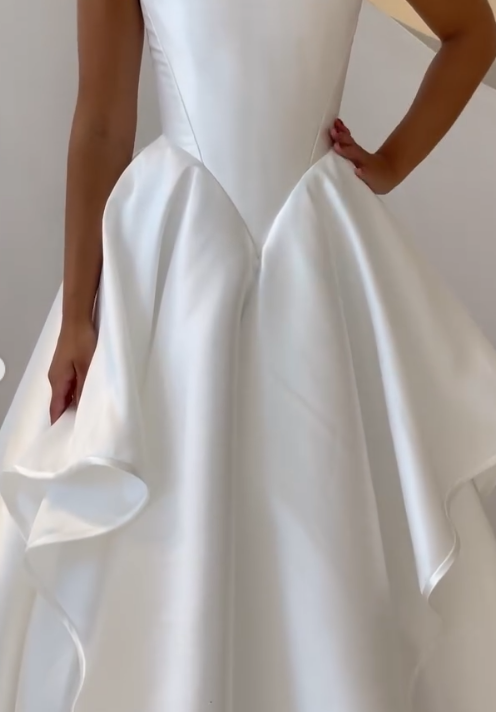 Pretty Wedding Dress Ball Gown Strapless White Satin Long Wedding Dresses Bridal Gowns Secondary image