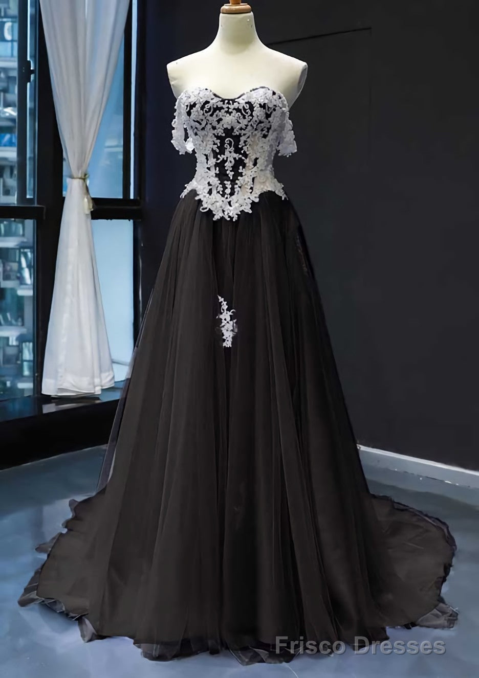 Princess Off-the-Shoulder Sweep Train Tulle Satin Prom Dresses With Appliqued