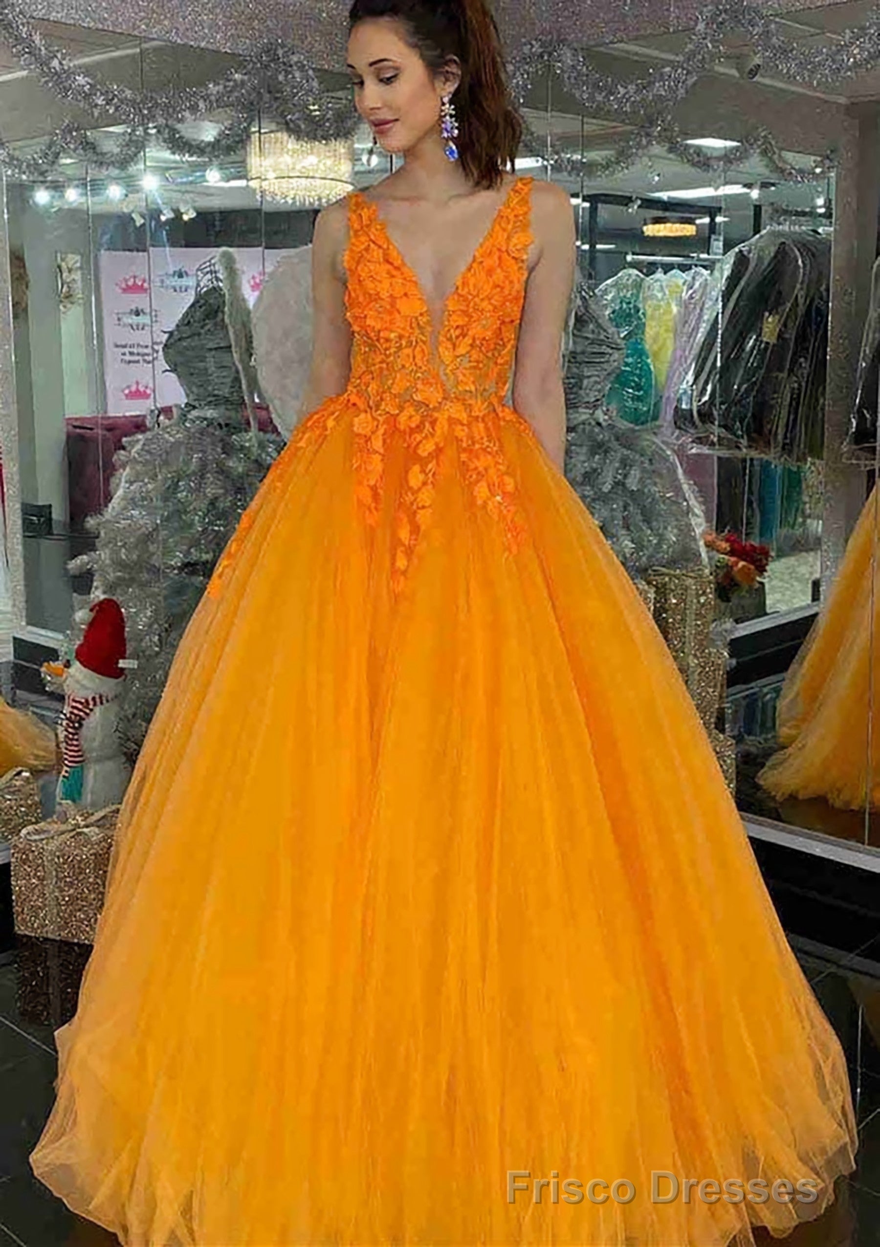 Princess V Neck Long/Floor-Length Tulle Prom Dresses With Appliqued Main image