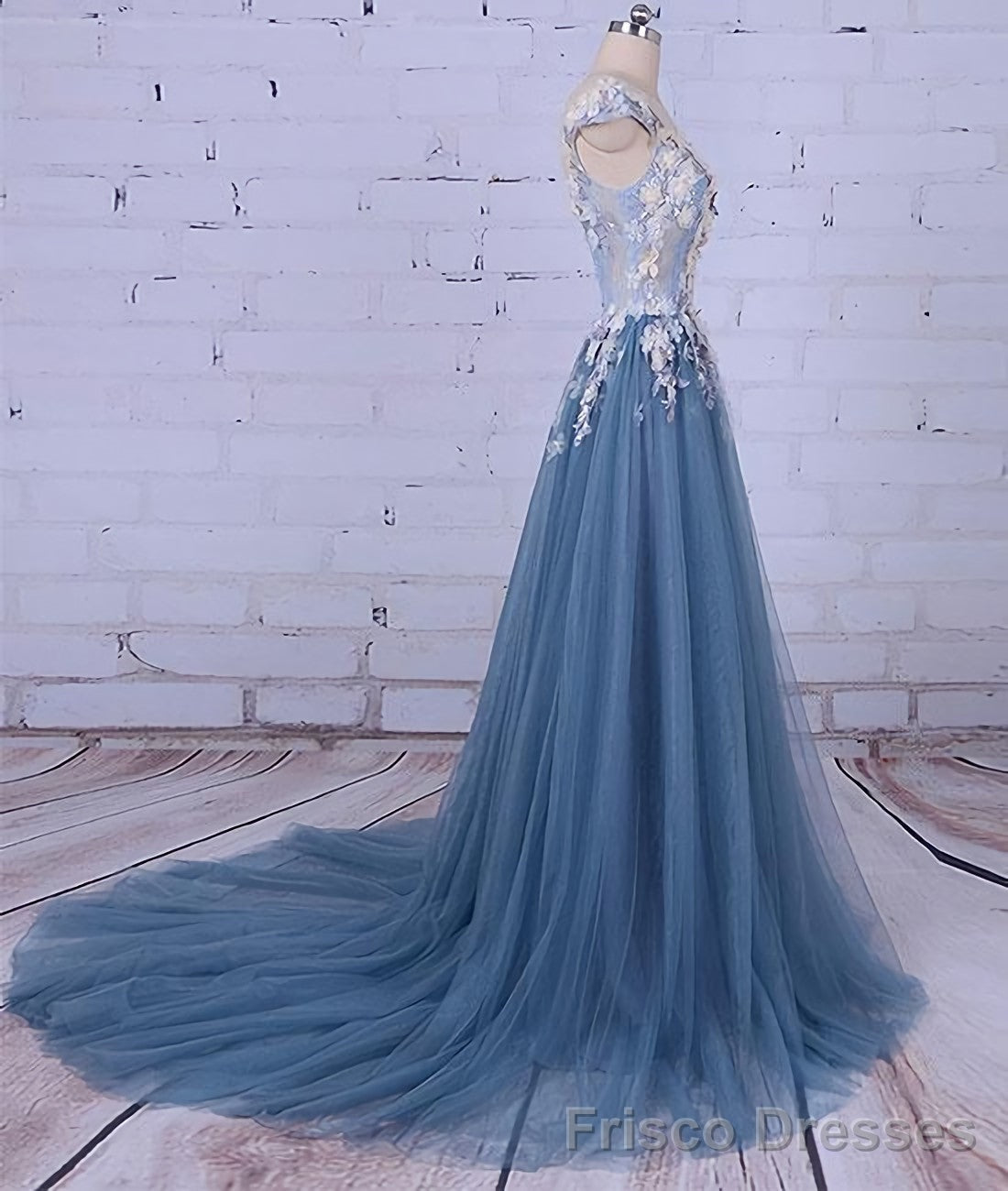 Unique Pncess Appliqued Tulle Long Prom Dresses