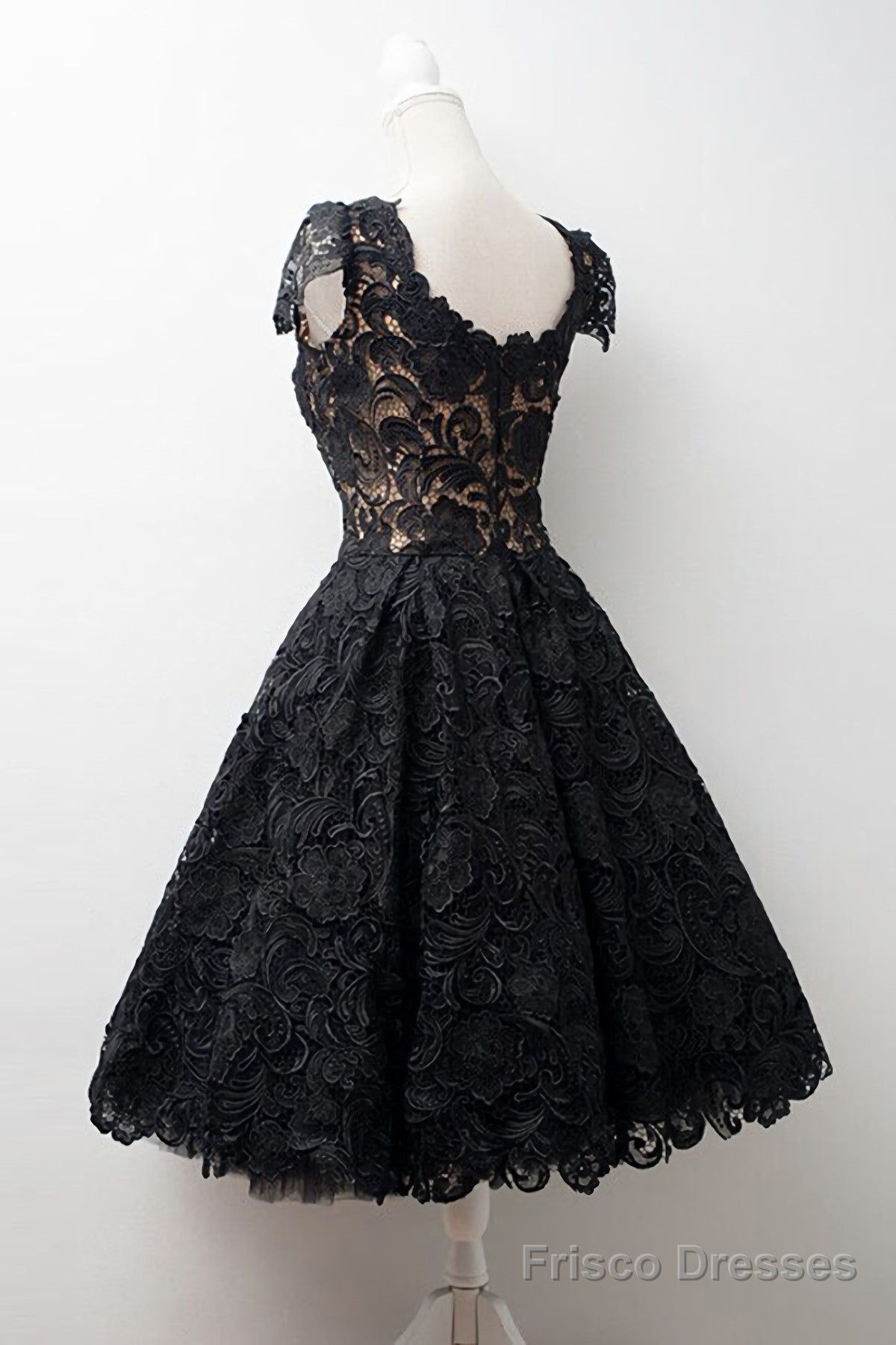 Short Timeless Scoop Knee-Length Cap Sleeves Black Lace Homecoming Dresses Main image