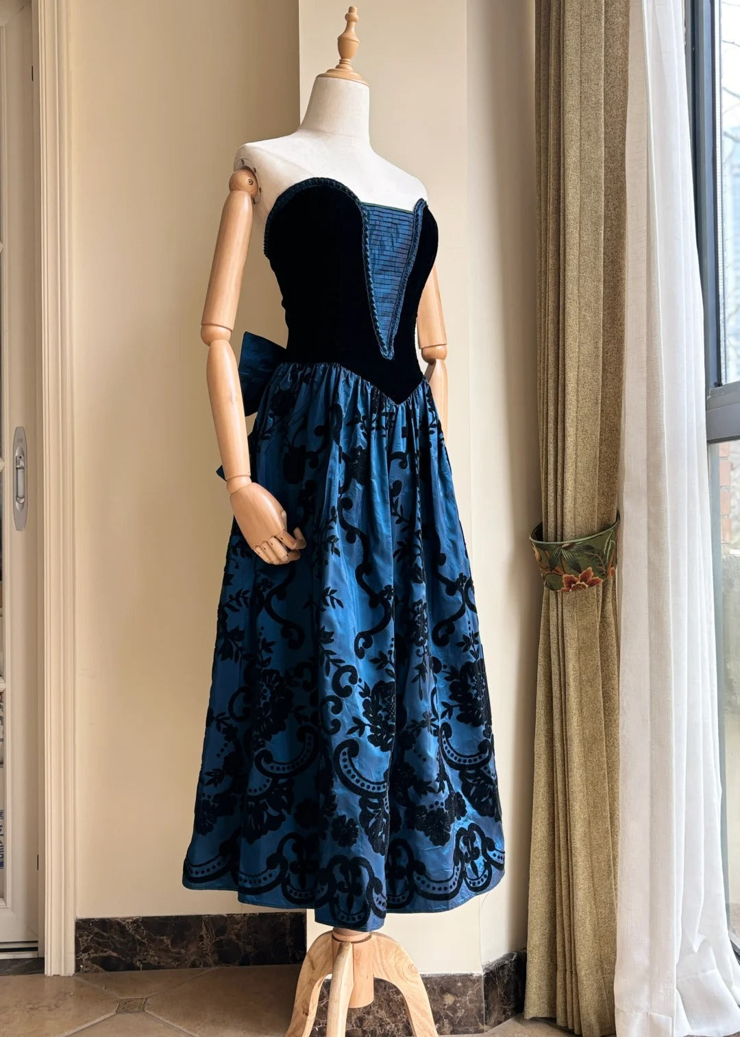 Retro Blue And Black A-Line Strapless Bow Jacquard Velvet Long Prom Dress Evening Dress Secondary image