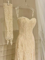 Retro Elegant Off-White Mermaid Strapless Lace Wedding Dress