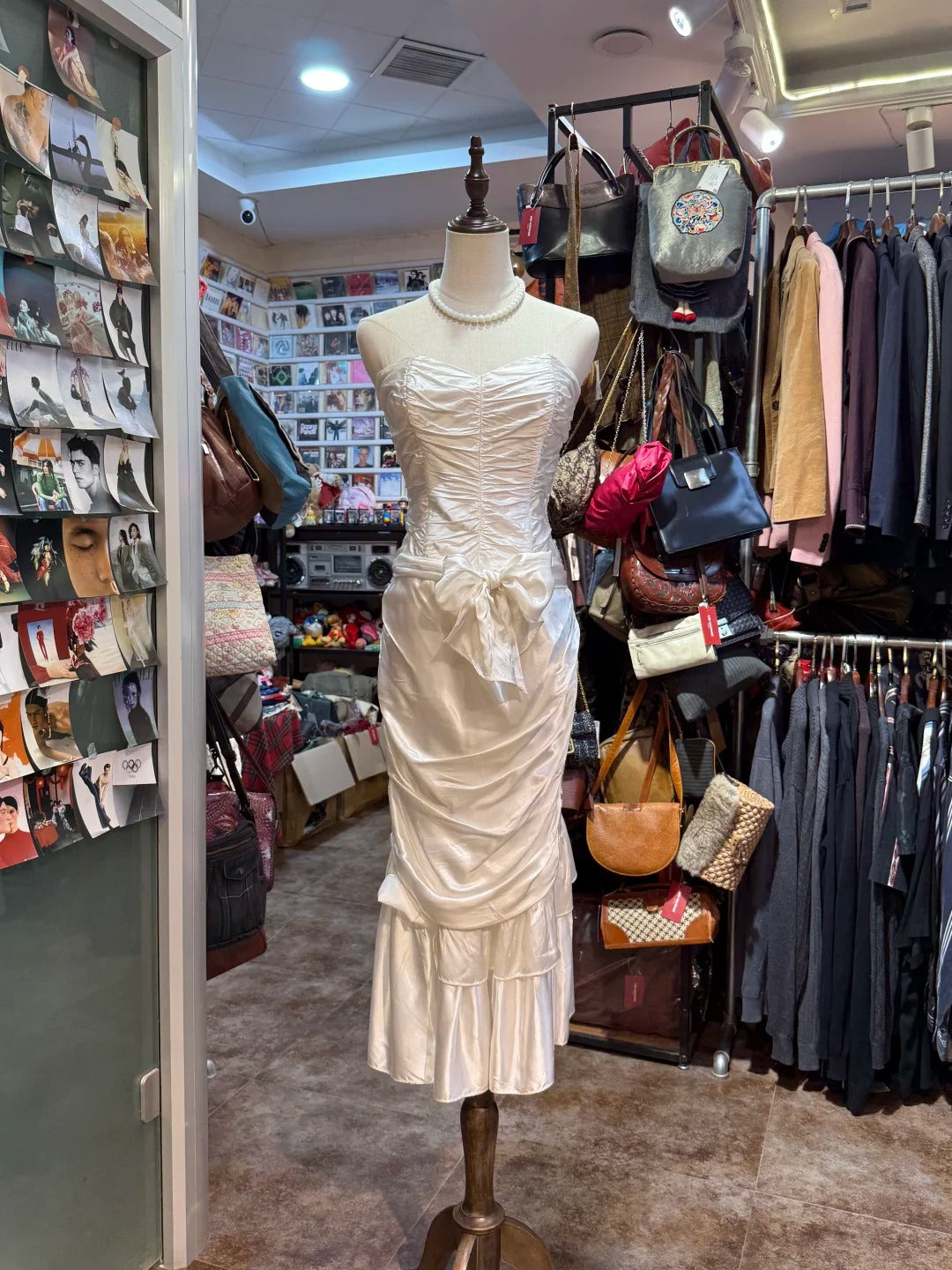 Retro Elegant White Mermaid Strapless Pleated Satin Long Prom Dress Evening Dress Secondary image