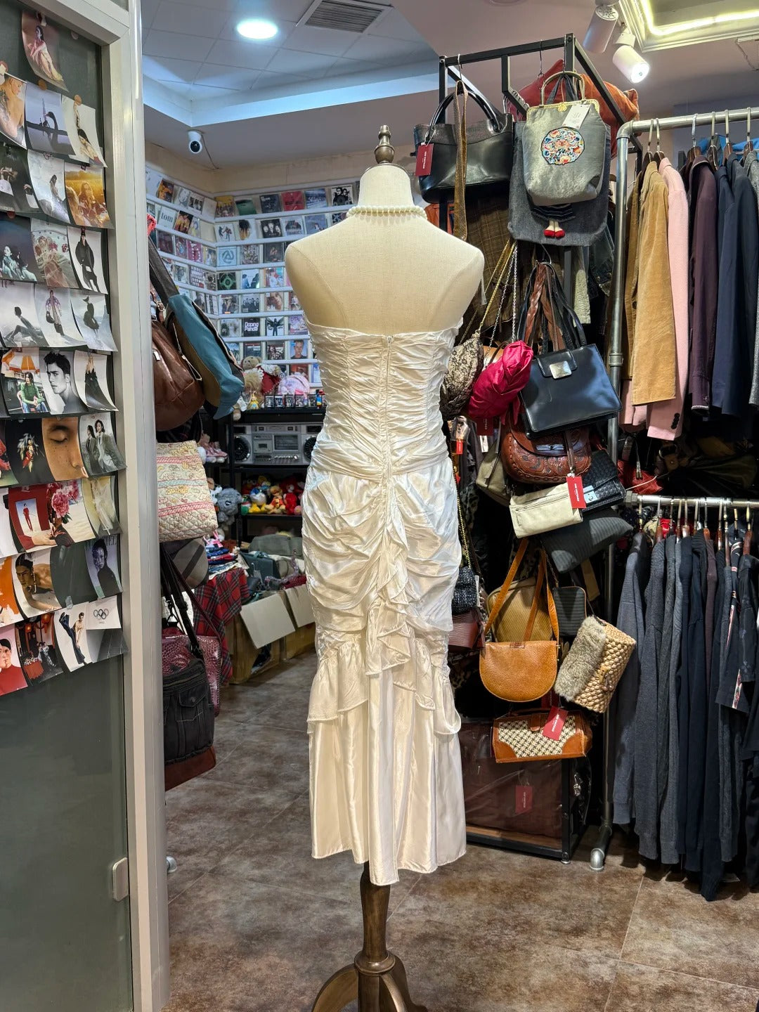 Retro Elegant White Mermaid Strapless Pleated Satin Long Prom Dress Evening Dress