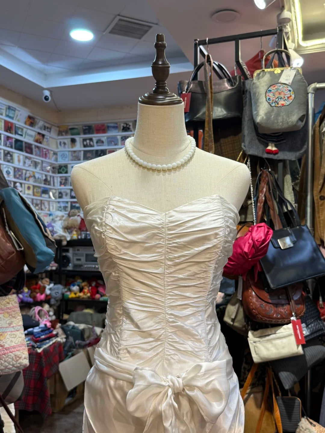 Retro Elegant White Mermaid Strapless Pleated Satin Long Prom Dress Evening Dress