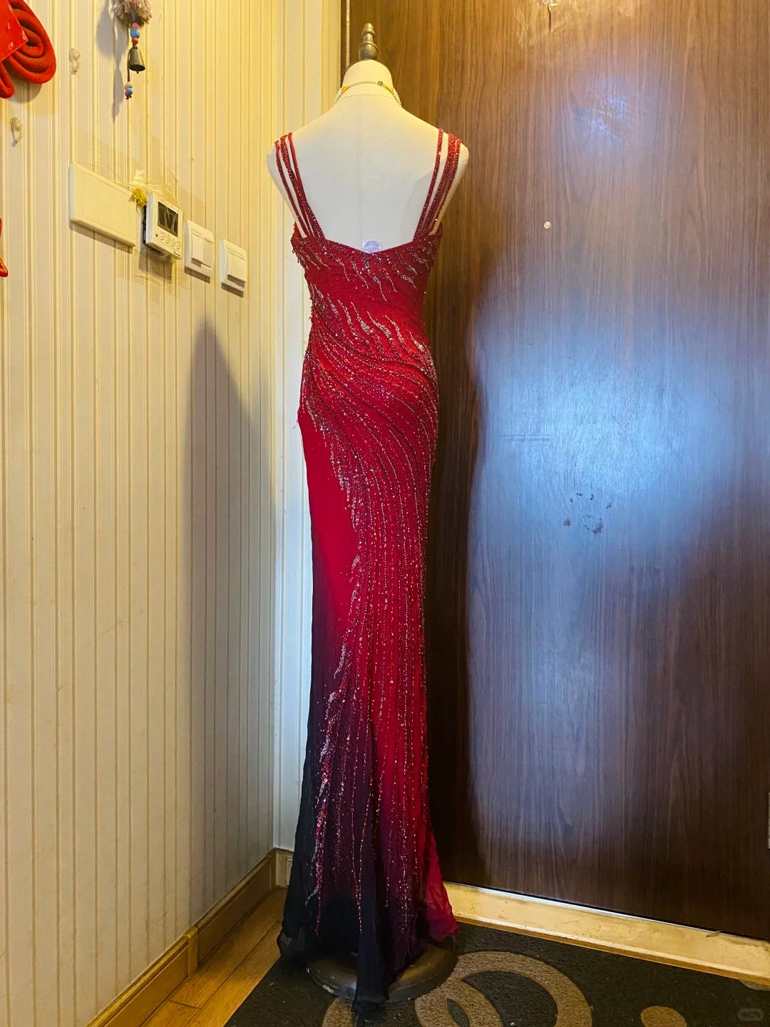 Retro Red And Black Gradient Mermaid V-Neck Halter Top Beaded Chiffon Long Prom Dress Evening Dress