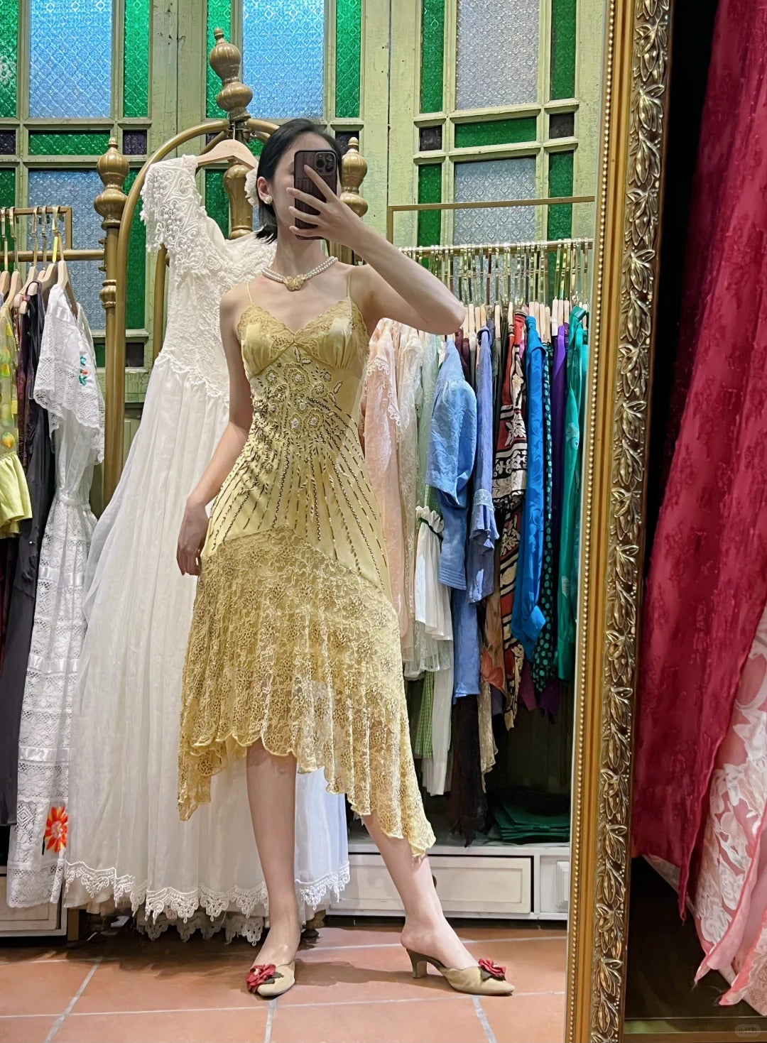 Retro Yellow Irregular Deep V Halter Lace Satin Prom Dress Evening Dress Secondary image