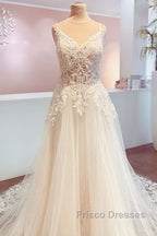 Romantic Long A-Line Spaghetti Straps Appliques Lace Backless Wedding Dress