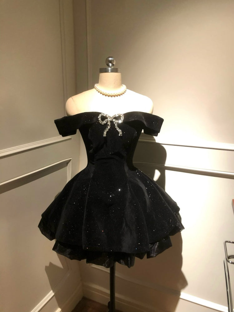 Sexy Ball Gown Off The Shoulder Black Velvet Short Formal 8Th Grade Homecoming Dresses Summer Middle School Hoco Dress 6Th Grade Graduation Outfits