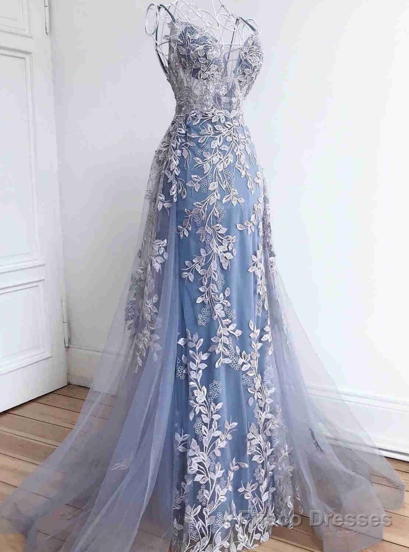 Sexy Blue Tulle Spaghetti Straps Appliques Prom Dress Main image