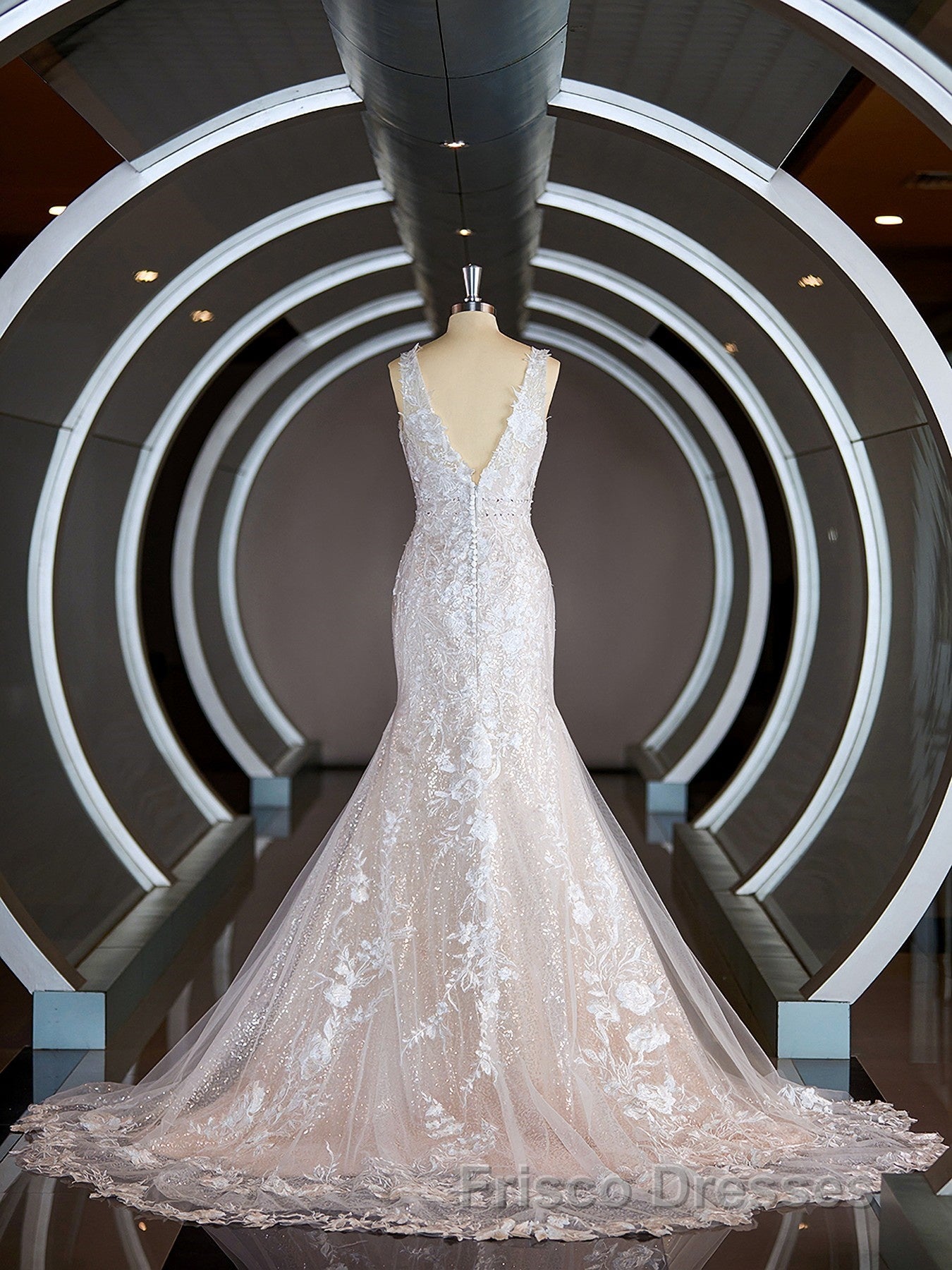 Sheath/Column Straps Sweep Train Lace Wedding Dress with Appliques Lace