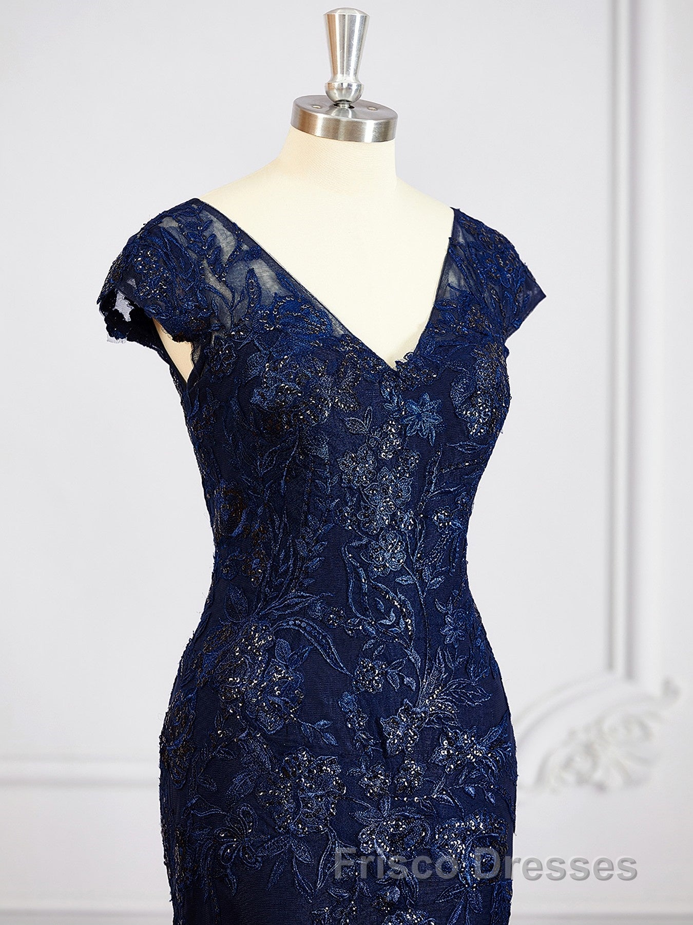 Sheath/Column V-neck Floor-Length Tulle Mother of the Bride Dress With Appliques Lace