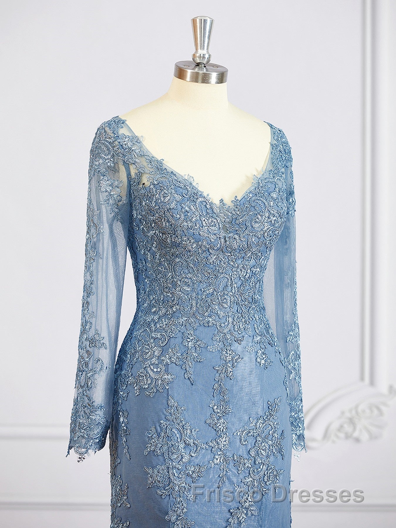 Sheath/Column V-neck Sweep Train Tulle Mother of the Bride Dress With Appliques Lace