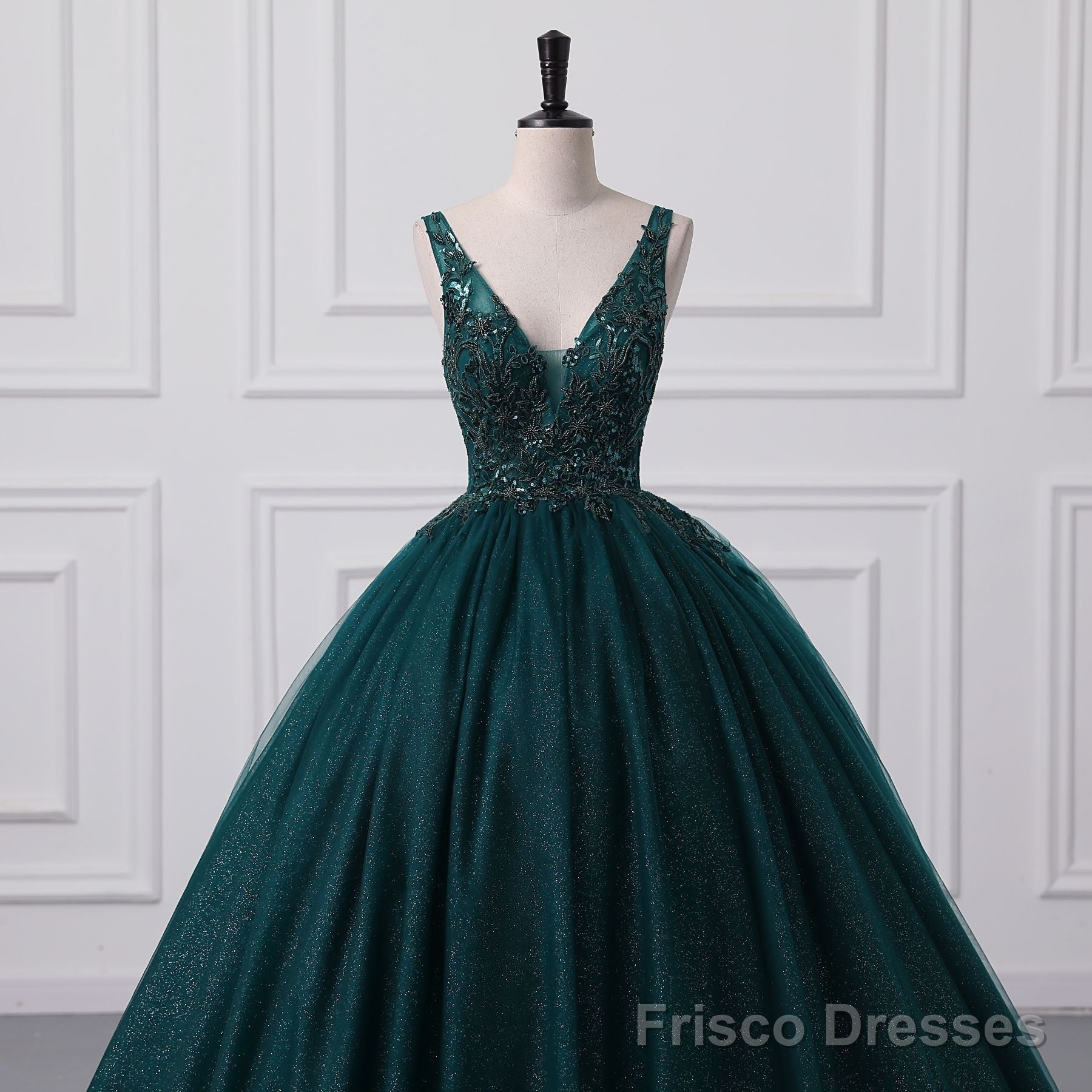 Shiny Emerald Green Sequined Tulle Quinceanera Dresses Backless V Neck Ball Gowns Evening Prom Dresses With Corset Back