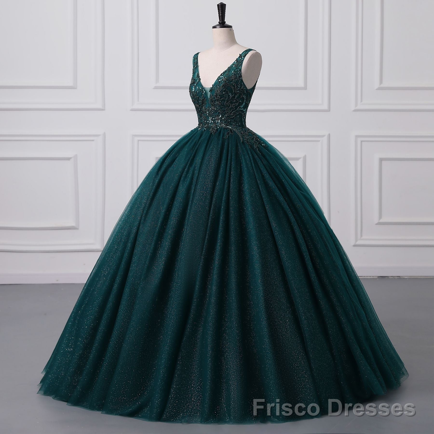 Shiny Emerald Green Sequined Tulle Quinceanera Dresses Backless V Neck Ball Gowns Evening Prom Dresses With Corset Back Main image