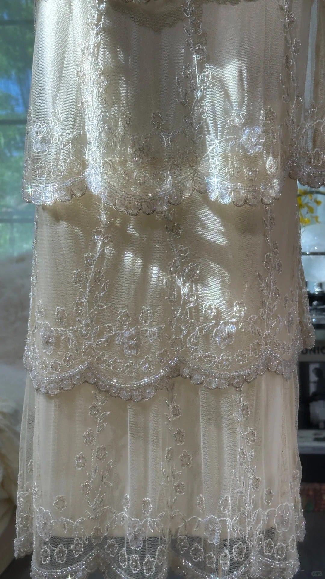 Shiny V-Neck Beaded Cake Skirt Mermaid Chiffon Prom Dress
