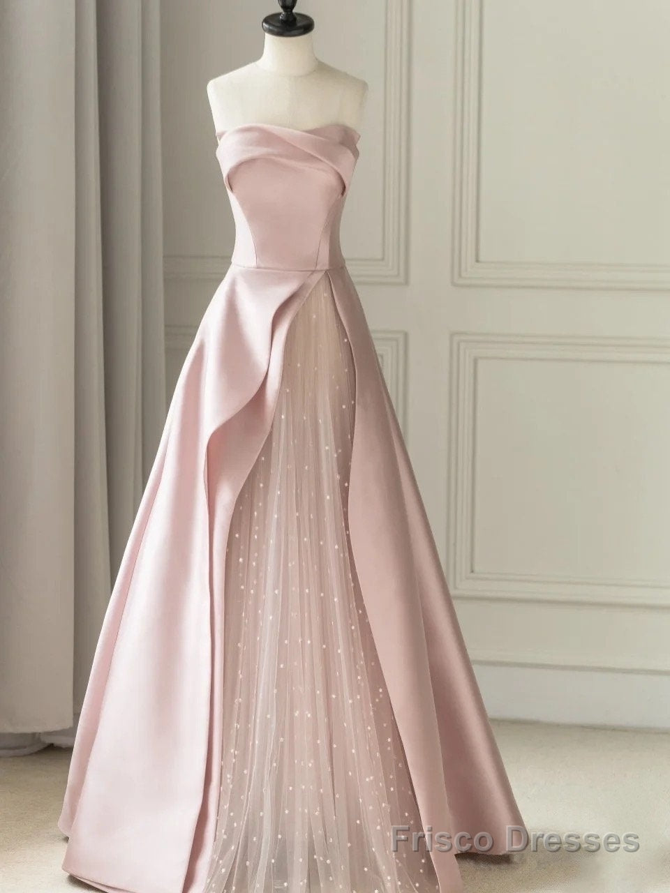 Sleeveless Satin A-Line Floor-Length Evening Gown Slit with Tulle Strapless Prom Dress Main image