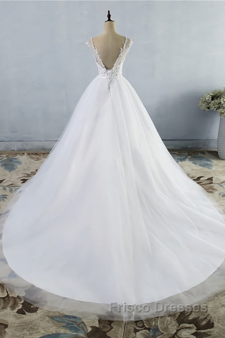 Strapless Lace Appliques Ball Gown Wedding Dress Sleeveless Bridal Gowns with Sweep Train