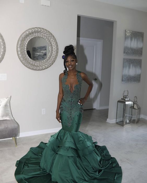Stunning And Elegant Princess Party Wear Gown Green Prom Dresses Main image