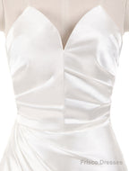 Stunning Ivory Wedding Dresses Strapless Mermaid Evening Dresses V Neck Sleeveless Split Beach Bridal Gown With Court Train
