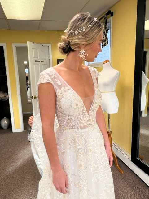 Stylish V Neck Tulle Applique Long Prom Dress Secondary image