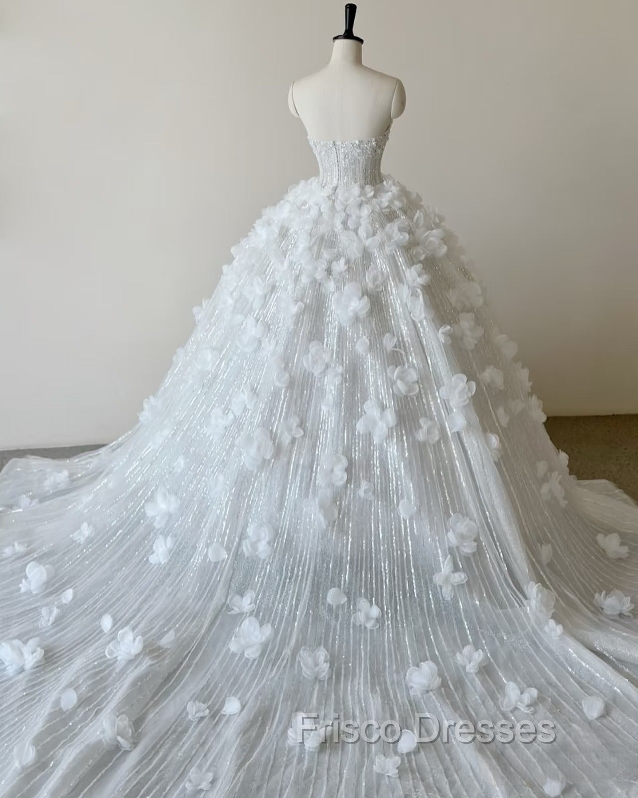 Timeless Ball Gown Sweetheart Sequin Floral White Wedding Dress Brides Dress Secondary image
