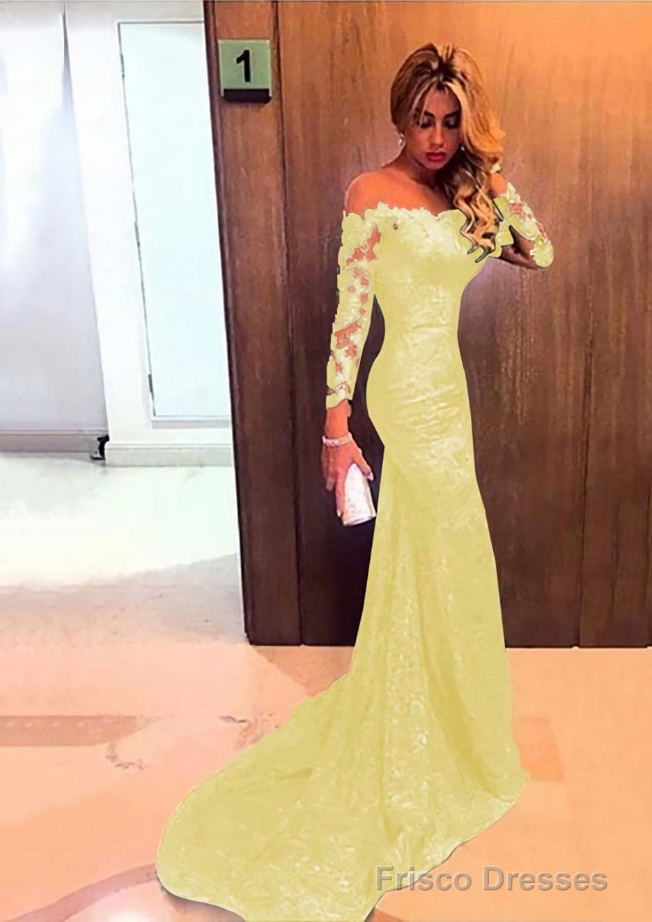 Trumpet/Mermaid Full/Long Sleeve Bateau Chapel Train Lace Prom Dresses With Appliqued