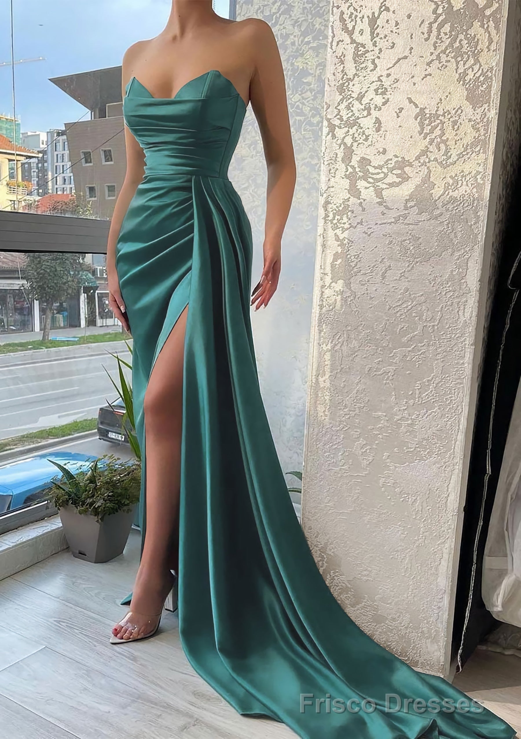 Trumpet/Mermaid Sweetheart Strapless Court Train Satin Prom Dresses With Pleated Split Main image