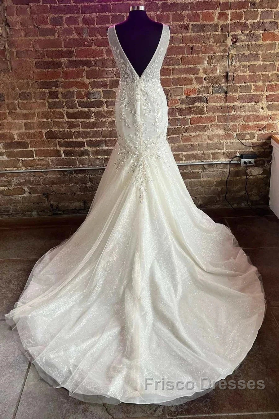 Tulle Lace Plunge V Long Wedding Dress Secondary image