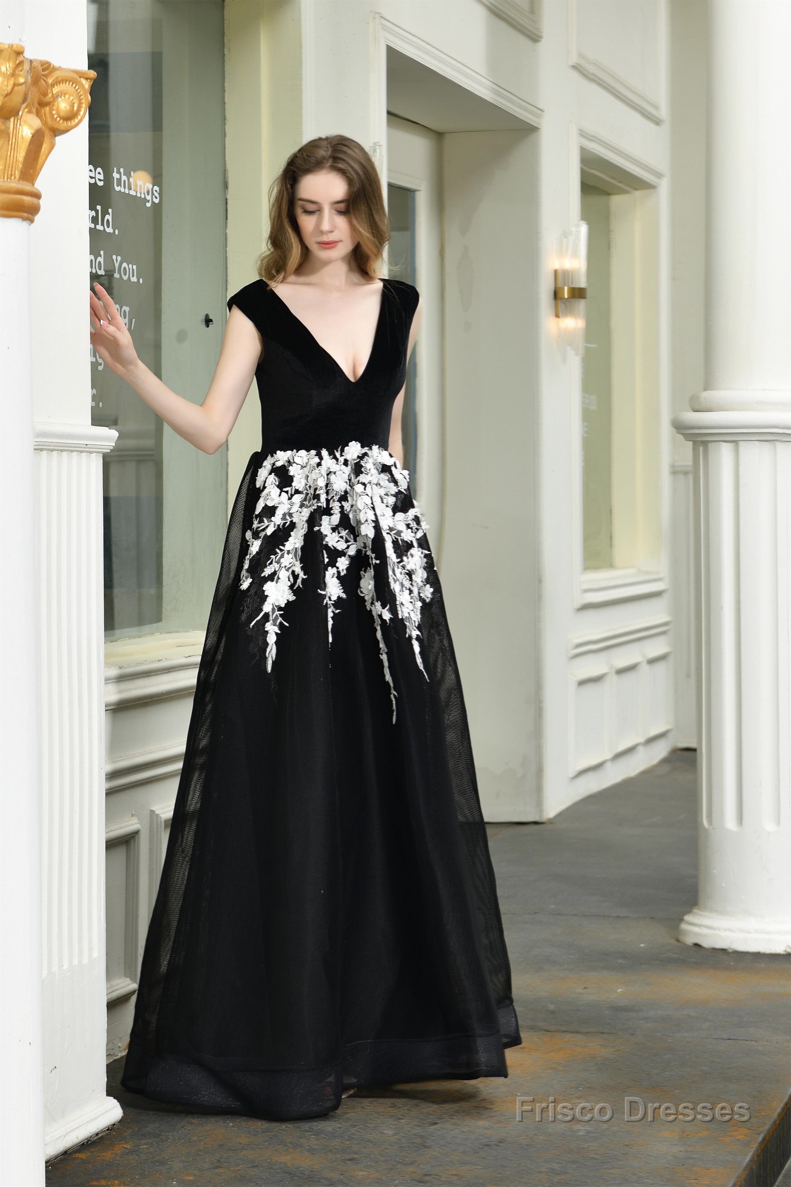 V Neck A-Line Tulle Floor Length Black Prom Dresses with Appliques Main image
