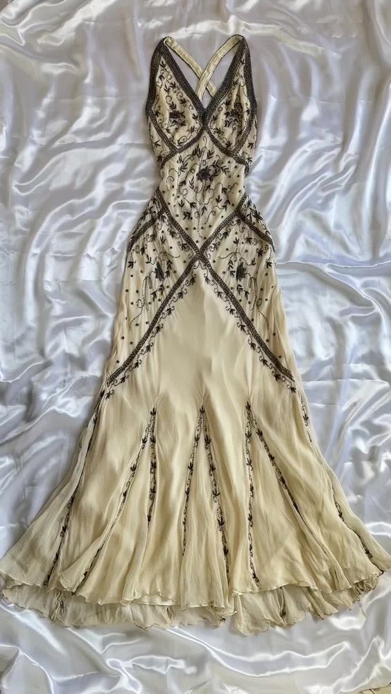 Fairytale Cream Beige/Black/Pink V Neck Sophisticated Elegant Floral L – Frisco Dresses