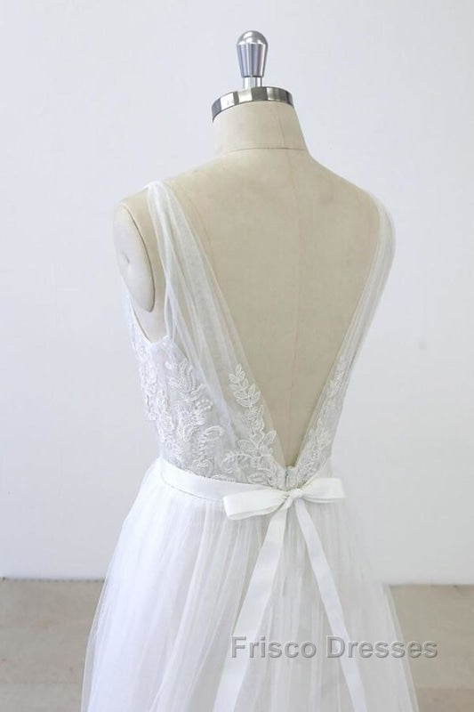 V-neck Ruffle Applqiues Tulle A-line Wedding Dress