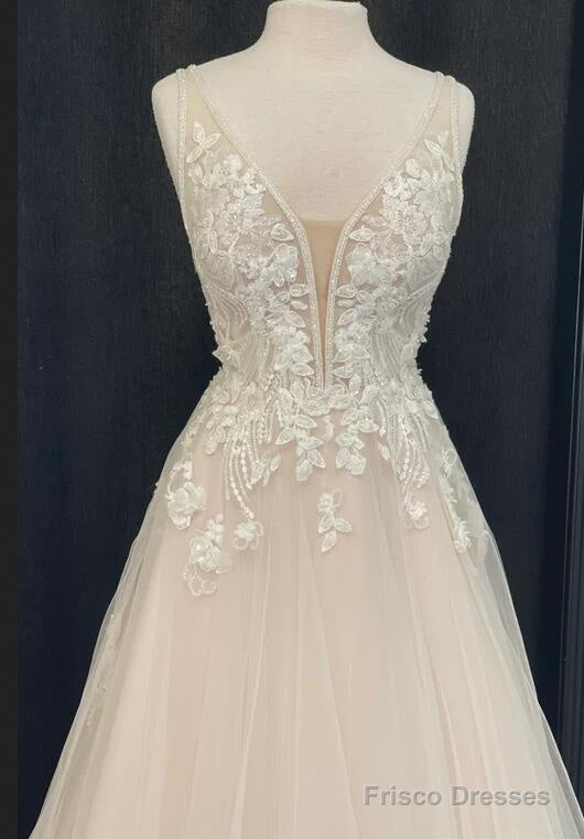 V-Neck Tulle A-Line Wedding Dress With Appliques