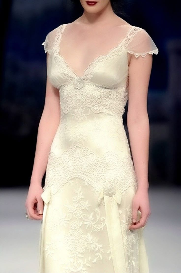 Vintage A Line Small Flying Sleeves Lace Satin Long Evening Dress Party Dress Main image