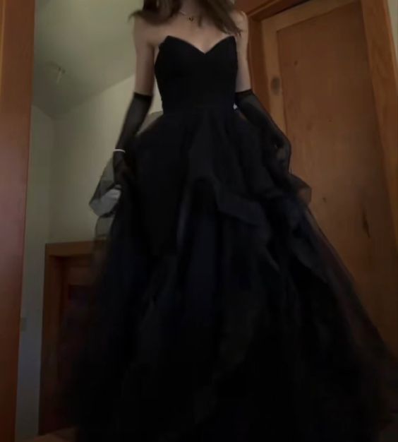 Vintage Ball Gown Strapless Sleeveless Long Tulle Black Prom Dress