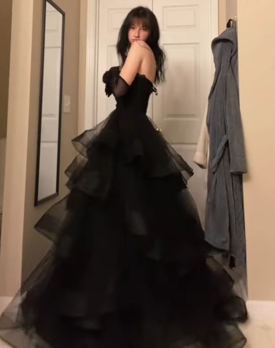 Vintage Ball Gown Strapless Sleeveless Long Tulle Black Prom Dress