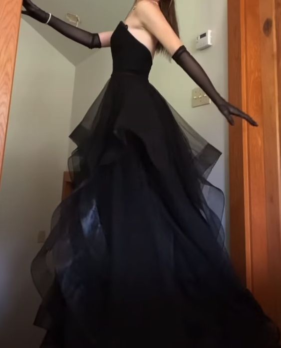 Vintage Ball Gown Strapless Sleeveless Long Tulle Black Prom Dress Main image