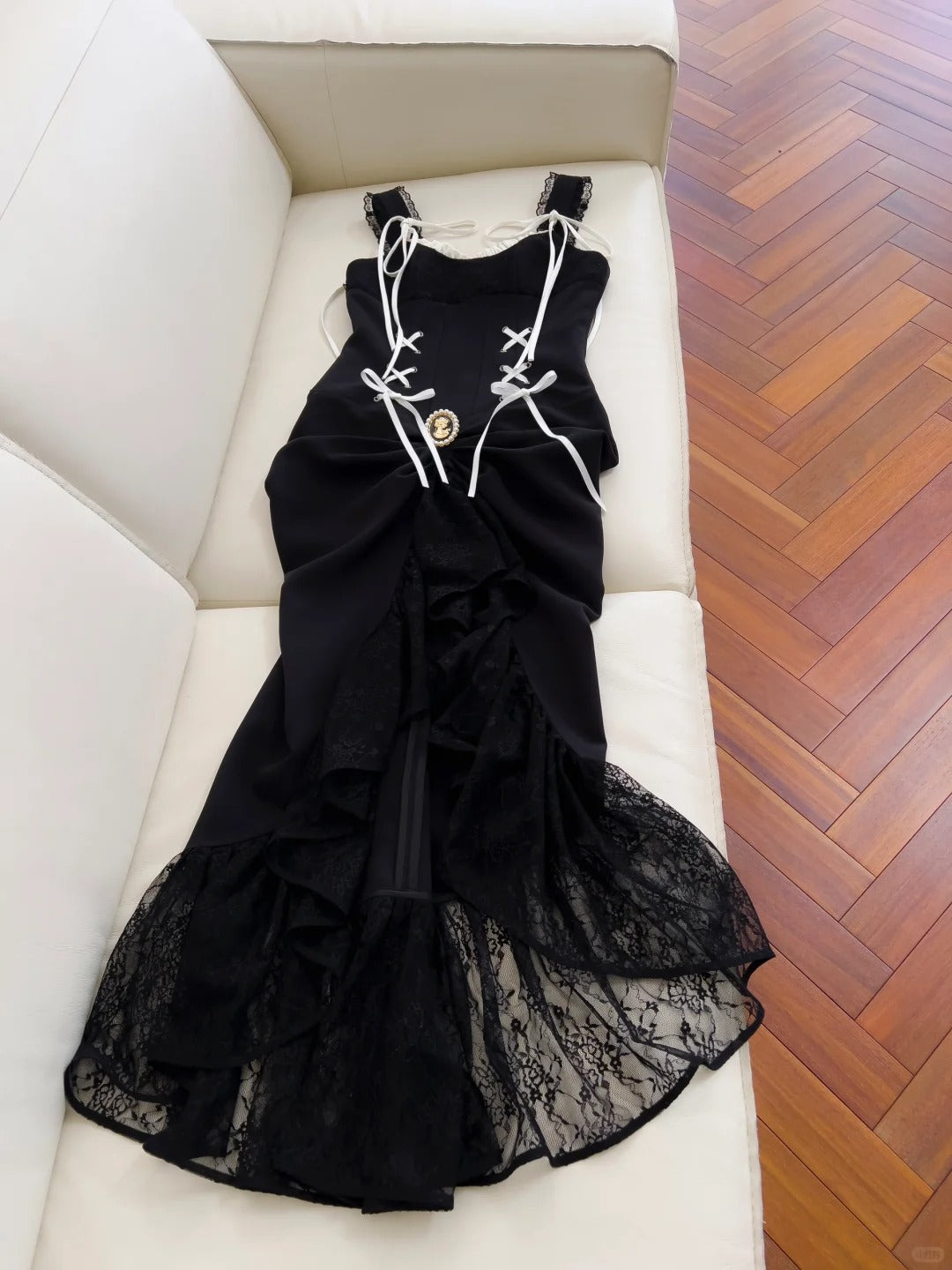 Vintage Black Mermaid Lace And Satin Long Prom Dress