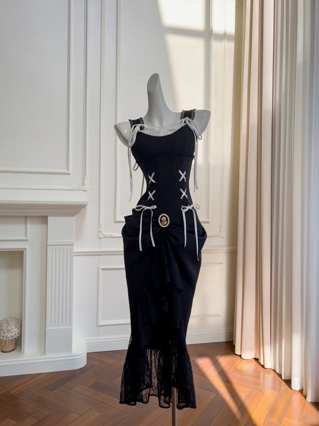 Vintage Black Mermaid Lace And Satin Long Prom Dress