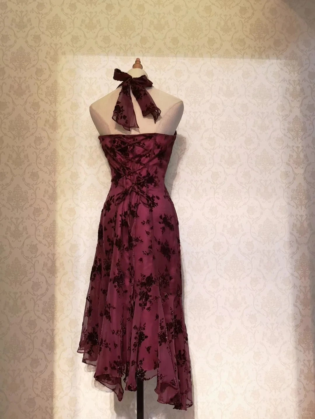 Vintage Chic Halter Neck Beaded Chiffon Prom Dress