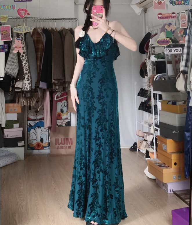 Vintage Court Dark Green V-Neck Ruffled Long Prom Dress Evening Dress Main image