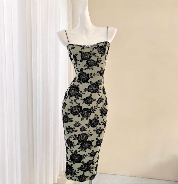 Vintage Dark Green Base Black Rose Printed Slim-Fit Spaghetti Strap Satin Prom Dress Evening Dress Main image