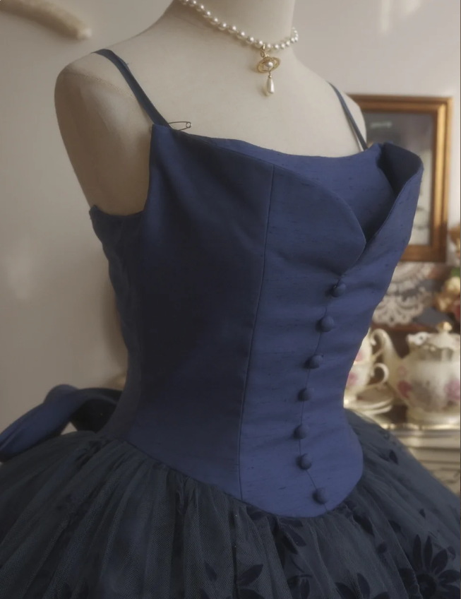 Vintage Elegant Navy Blue Bow Embroidered Train Tulle Ball Gown Evening Dress Sweet 16 Dress