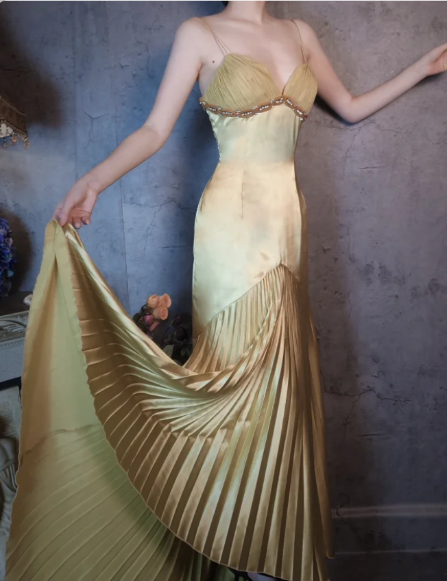 Vintage Green Mermaid Deep V-Neck Pleated Satin Long Prom Dress Evening Dress Main image