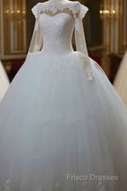 Vintage Lace Appliques Long Sleeves Tulle Wedding Dress Ball Gowns