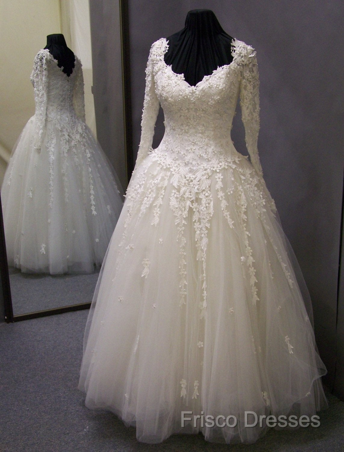 Vintage Long Sleeves Wedding Dress Princess Secondary image