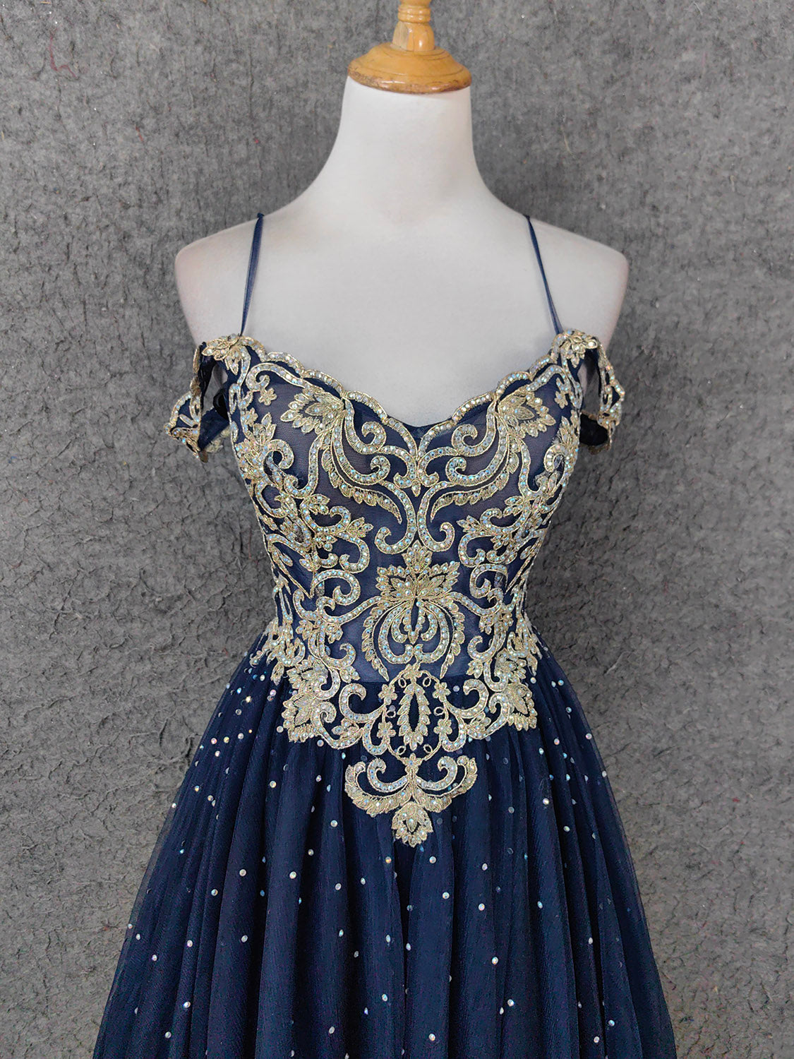 Vintage Navy Blue Off-Shoulder Gold Embroidered Rhinestone Tulle Long Prom Dress Evening Dress Secondary image