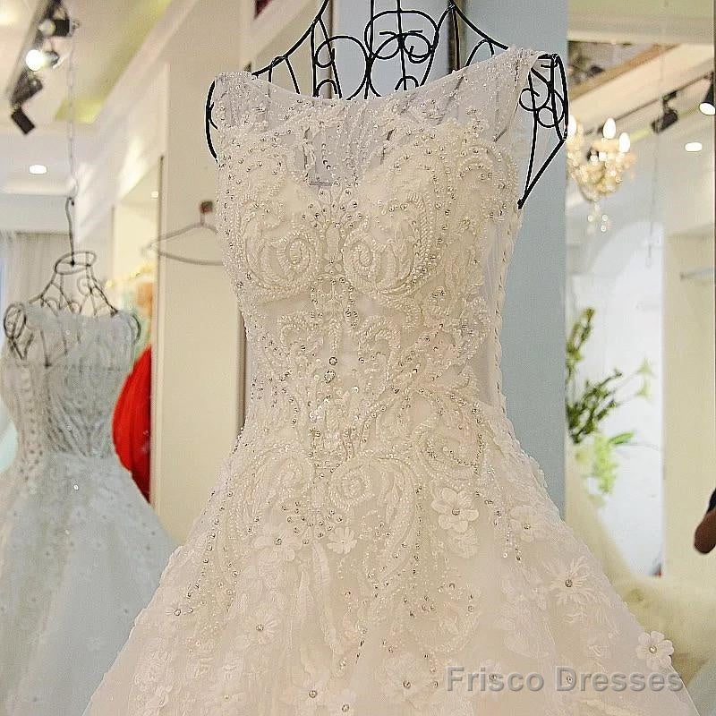 Vintage Scoop Neck Pearl And Crystal Beaded Ball Gowns Wedding Dresses Secondary image